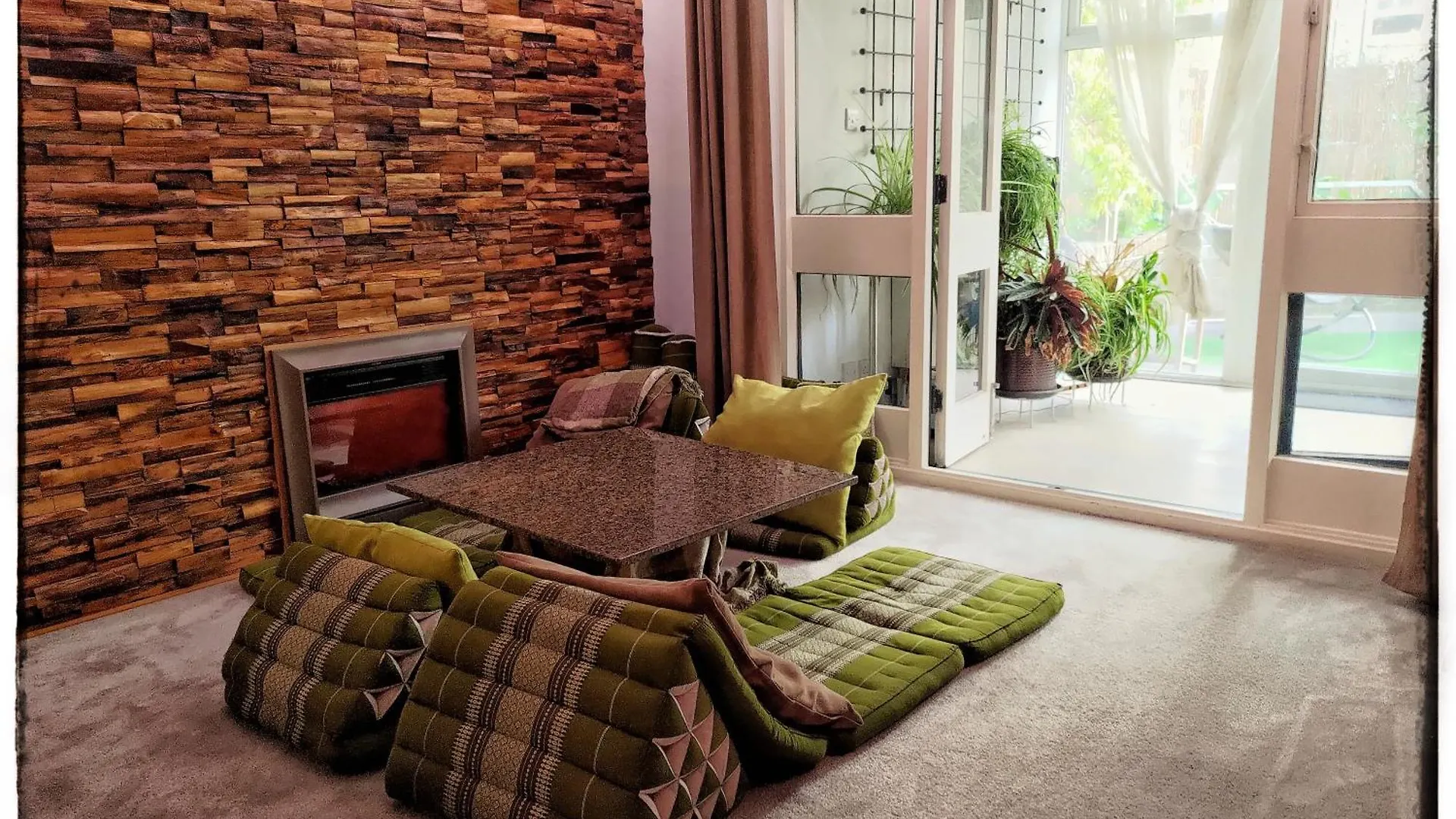 Cozy Ensuite In Authentic Homestay With Garden Terrace In Prime Location Just East Of City London